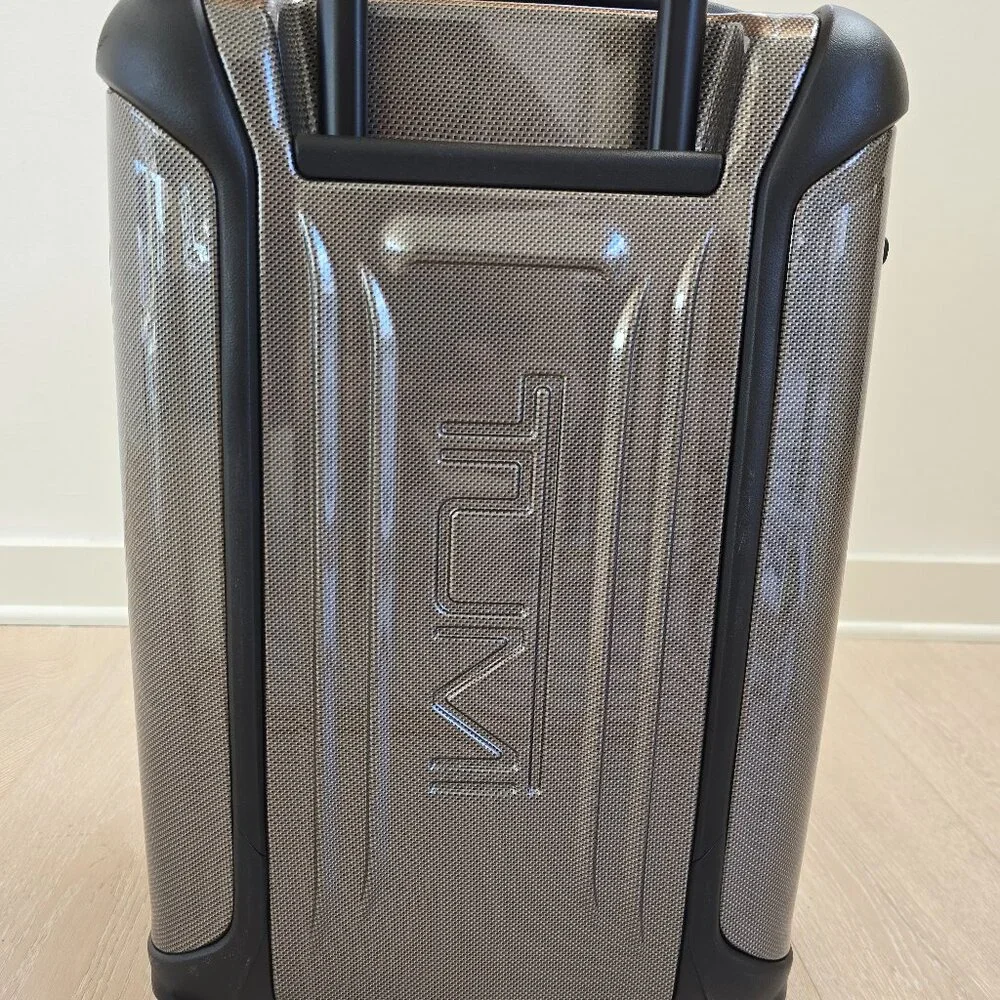 NWT Tumi International Hardshell Carry-on Spinner Luggage Suitcase In Champagne